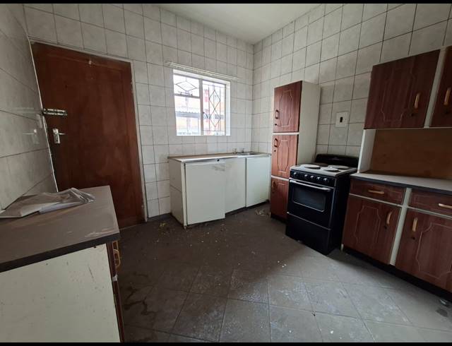 1 BEDROOM FLAT FOR SALE IN VEREENIGING CENTRAL